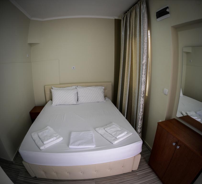 Crown Hotel Νέα Σκιώνη Δωμάτιο φωτογραφία