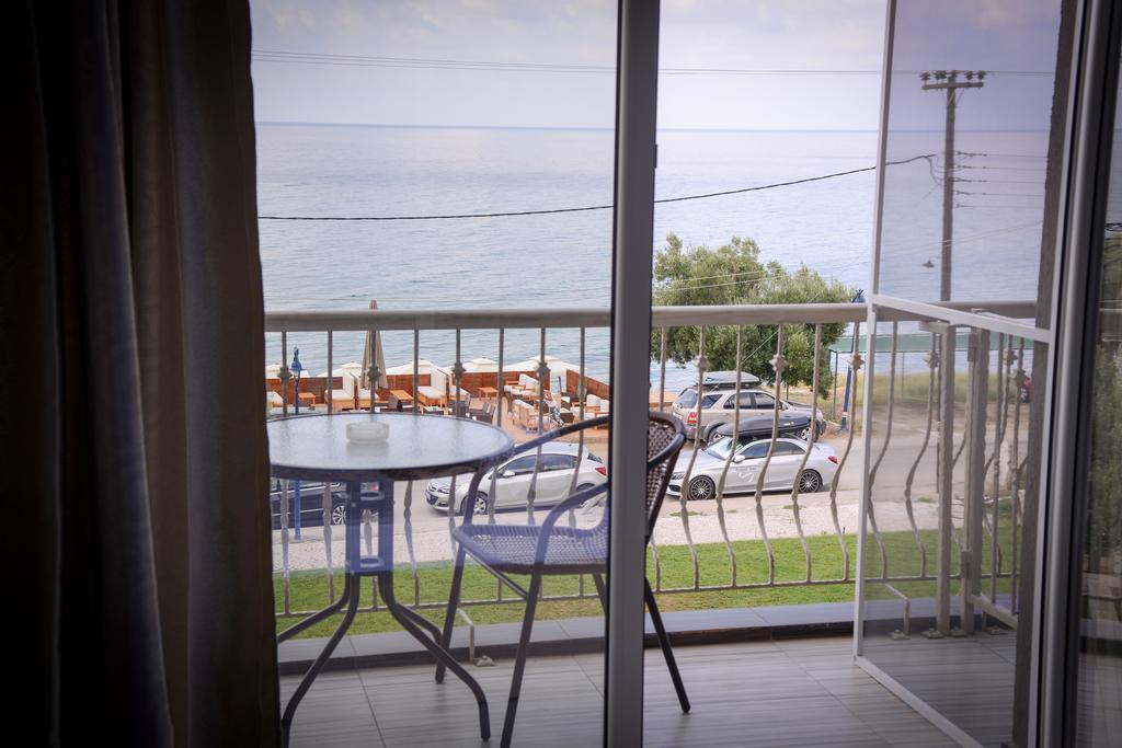 Crown Hotel Νέα Σκιώνη Δωμάτιο φωτογραφία